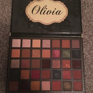 Beauty creations Olivia eyeshadow palette